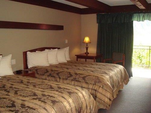 Three Valley Lake Chateau room
